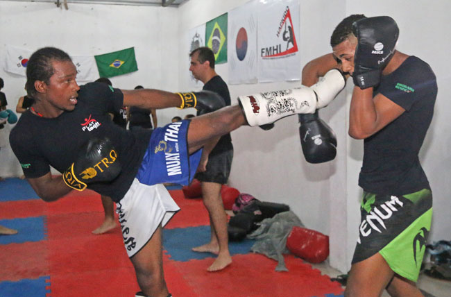 MUAY THAi 2 leo
