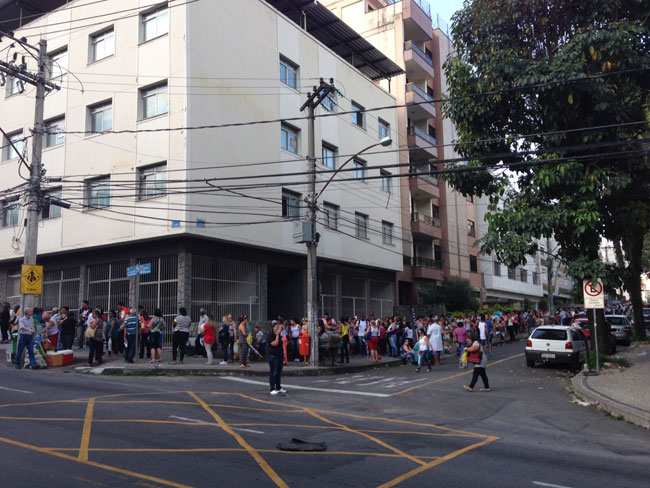Fiéis fazem fila à espera de Padre Marcelo Rossi 2 andradas-com-edgard-quinet_marcelo