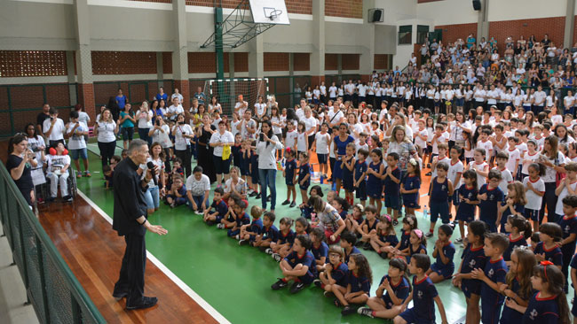Fiéis fazem fila à espera de Padre Marcelo Rossi 1 homenagem_marcelo