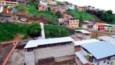 Empresa trabalha na retirada de ônibus que caiu em ribanceira 3 onibus olavo 41