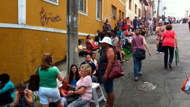 Fiéis fazem fila à espera de Padre Marcelo Rossi 4 padre marcelo olavo prazeres 3