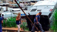 Empresa trabalha na retirada de ônibus que caiu em ribanceira 7 tempo olavo31