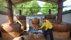 O lado 'B' da Expedição S. Francisco 12 700 litros da cachaca princesa de januaria sao produzidos por dia em engenho roberto fulgencio2