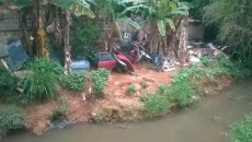 Carcaças abandonadas preocupam moradores do Grama 4 carros abandonados sem credito 4
