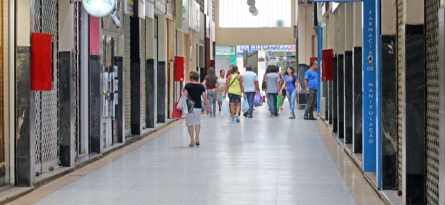 Lei obriga estabelecimentos a informar que não aceitam cartões de crédito e débito em JF 1 comercio leo dentro