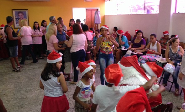 Papai Noel leva alegria para crianças em tratamento contra o câncer 2 natal interna web