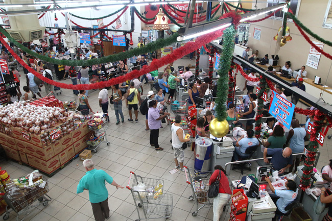 Cresce procura nos supermercados 1 Setor aposta na tradição das festas para impulsionar consumo (Fernando Priamo/22-12-2015)