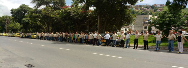 Taxistas fazem nova manifestação pelas ruas de JF 1 taxisitas-hino-nat