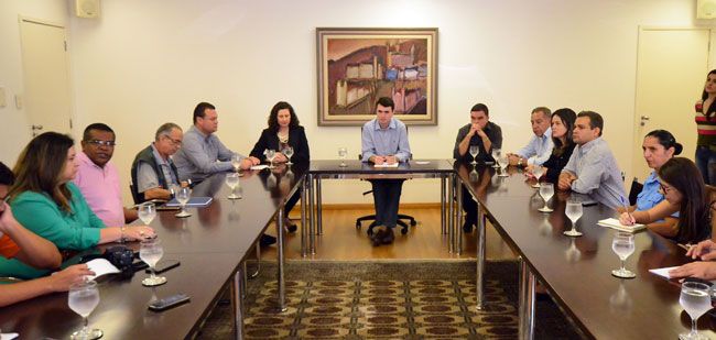 alem de acoes preventivas bruno siqueira ao lado de outras autoridades anunciou a criacao de dois centros de hidratacao que entram em operacao ate o fim de fevereiro olavo prazeres25 01 16