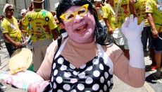 Domésticas e Mordomos multicoloridos caem no samba 4 branquinha