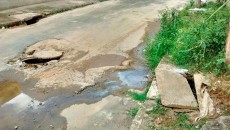 Água da chuva forma cratera no Francisco Bernardino 2 buracos humberto quinto rosa cruz 2