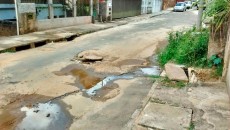 Água da chuva forma cratera no Francisco Bernardino 4 buracos humberto quinto rosa cruz 3