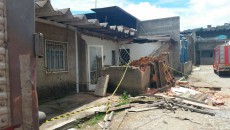 Caminhão bate em casa na Zona Norte e faz quatro vítimas 1 laje olavo