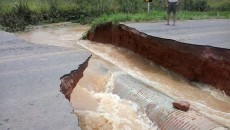 Forte chuva na madrugada causa estragos em cidades da região 4 mg 126 entre sjn e rio novo