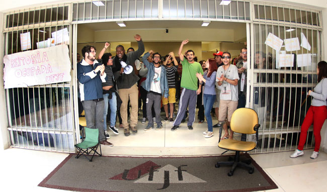 Jovens dão novo fôlego a movimentos sociais 4 ocupa-ufjf-fernando