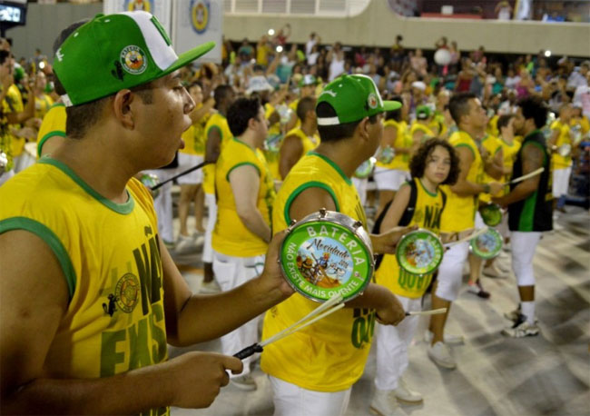 Mocidade Independente e final do Concurso de Marchinhas 1 Bateria da Escola de Samba Mocidade Independente de Padre Miguel se apresenta na Praça Antônio Carlos (Foto: Divulgação)