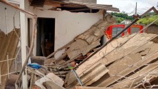 Caminhão bate em casa na Zona Norte e faz quatro vítimas 3 queda laje divulgacao bombeiros 2
