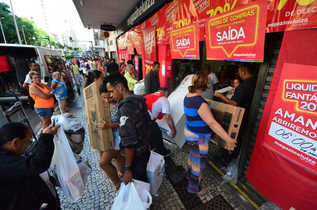 Grandes redes retomam megaliquidações 1 saldao_interna_olavo