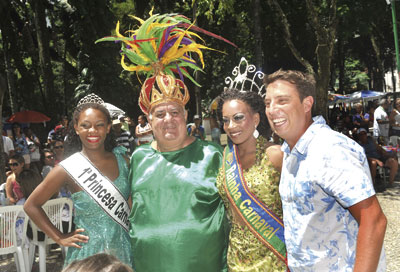 CR---Vereador-Rodrigo-Mattos-com-a-corte-da-folia
