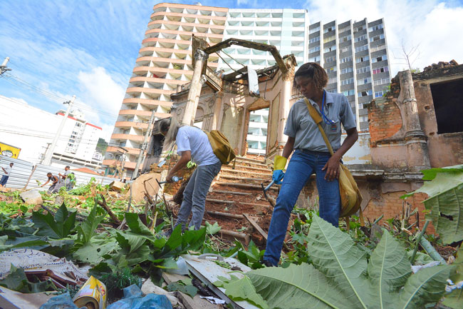 Força-tarefa sai às ruas e realiza limpeza de imóveis abandonados 1 acao dengue marcelo 1
