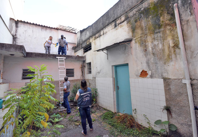 Força-tarefa sai às ruas e realiza limpeza de imóveis abandonados 2 acao-dengue-marcelo-2