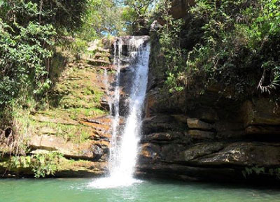 Mulher morre ao ser atingida por descarga elétrica em cachoeira 1 (Foto:crédito: www.santanadogarambeu.mg.gov.br)