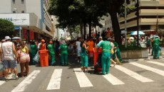 Juiz-foranos se vestem de irreverência para a tradicional Banda Daki 6 demlurb banda1