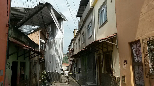 Defesa Civil atende oito chamados após tempestade 1 destalhamento-marcelo