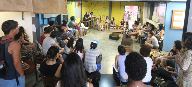 Alunos se reuniram  no campus para organizar mobilização e chamar atenção para assédios (Foto: Leonardo Costa/23-02-16)