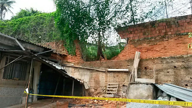 Defesa Civil atende oito chamados após tempestade 2 muro-marcelo