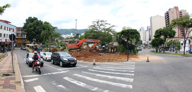 Praça onde está localizada lanchonete Aloha sofre corte para permitir novo acesso à Avenida Rio Branco (Foto: Marcelo Ribeiro/11-02-16)
