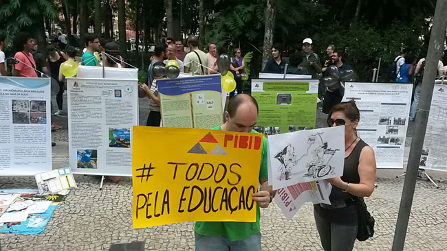 Estudantes da UFJF protestam contra corte de bolsas 1 Marcelo Ribeiro 24-02-16