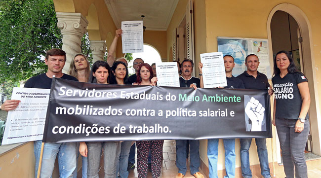 Servidores do Sisema paralisam atividades na cidade 1 protesto-leo