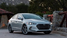 Hyundai Elantra ganha sexta geração e adota tendência de fastback 1 vi230216 02