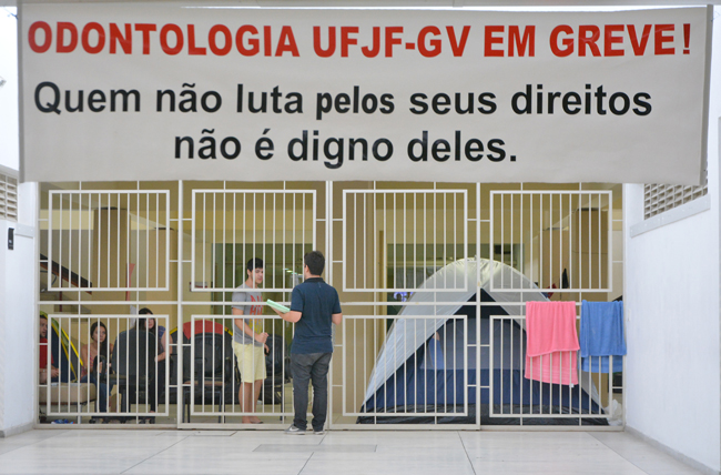 Ocupação da UFJF sem prazo para terminar 1 Estudantes buscam soluções para os problemas do curso de Odontologia do campus avançado de Governador Valadares (Foto: Marcelo Ribeiro/17-03-16)