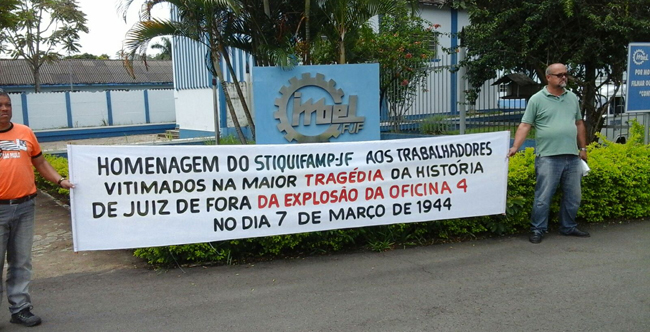 Mobilização ocorreu no início da tarde desta segunda-feira (Foto enviada pelo Sindicato dos Trabalhadores nas indústrias Químicas, Farmacêuticas e de Material Plástico de Juiz de Fora e Região - Stiquifamp/JF)