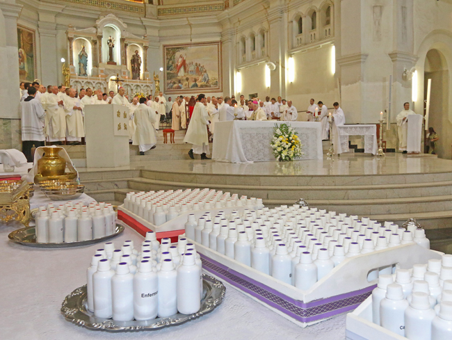 Missa dos Santos Óleos é celebrada na Catedral (Foto: Leonardo Costa 24-03-2016) 