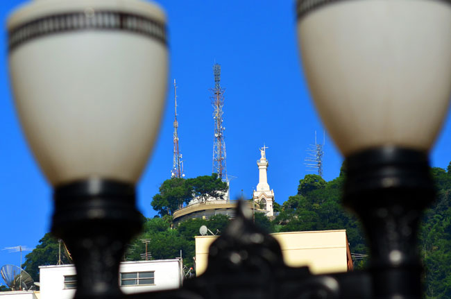Semana começa com possibilidade de chuva isolada em JF 1 Céu amanheceu claro nesta manhã (Foto: Olavo Prazeres/28-03-16)