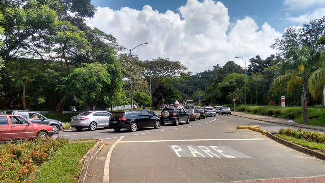 Manifestação de estudantes fecha anel viário da UFJF 1 transito-nao-creditar
