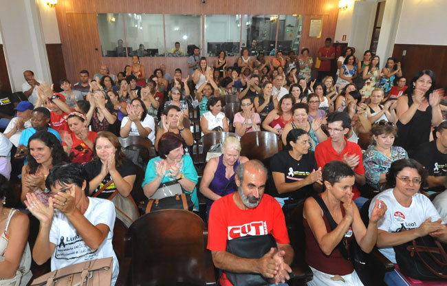 Campanha de professores será debatida na Câmara 1 Docentes e sindicalistas acompanharam votação do requerimento na Câmara Municipal (Foto: Divulgação/Câmara Municipal de Juiz de Fora)