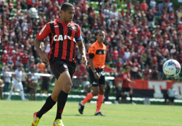 Tupi anuncia zagueiro 1 Bruno Costa é o segundo zagueiro contratado pelo Tupi para a Série B (Foto: Divulgação/Atlético PR)