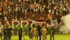 Tumulto e depredação no fim do jogo entre Fluminense e Atlético-PR 1 confusao leo 3