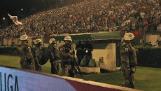 Tumulto e depredação no fim do jogo entre Fluminense e Atlético-PR 3 confusao leo 5