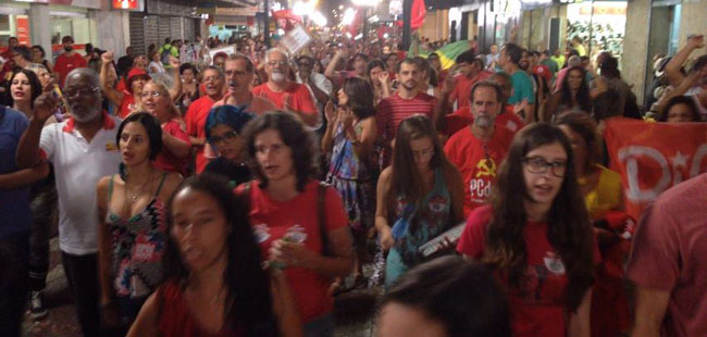 Manifestantes vão às ruas de JF em ato pró-Dilma 2 manifesta 3