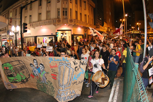 Nova manifestação contra o aumento da passagem de ônibus 3 Foto: Fernando Priamo/05-04-16
