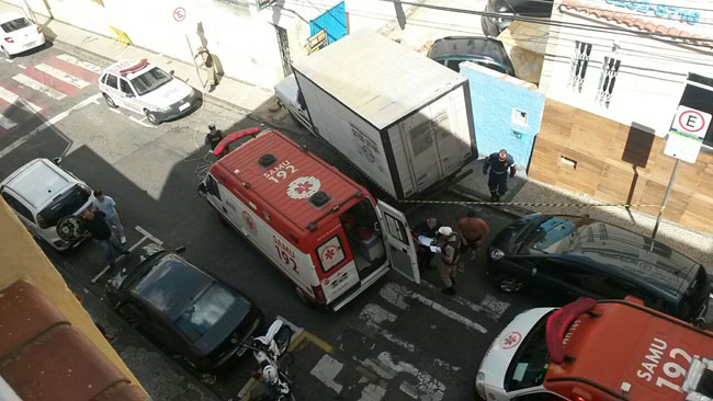 Mulher morre após ser atropelada na calçada na Constantino Paleta 1 Marcelo Ribeiro 13-04-16