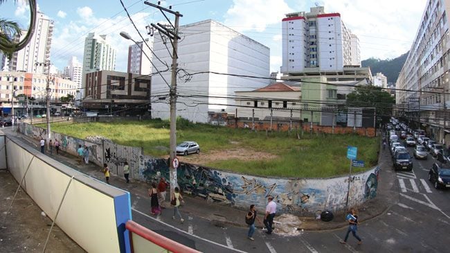 PJF desiste de shopping popular 2 terreno entre as ruas batista de oliveira espirito santo e braz bernardino nao e mais considerado de interesse publico fernando priamo25 04 16