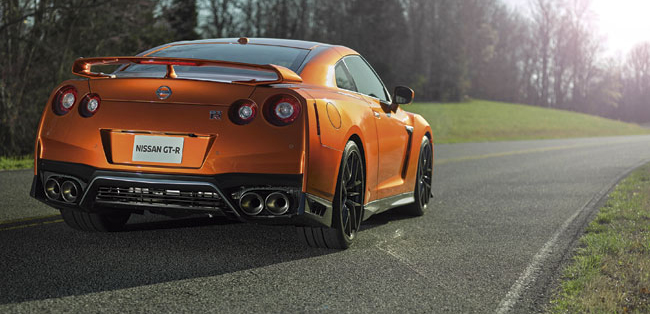 Nissan reestiliza superesportivo GT-R e promete sua venda no Brasil 6 vi290316 05