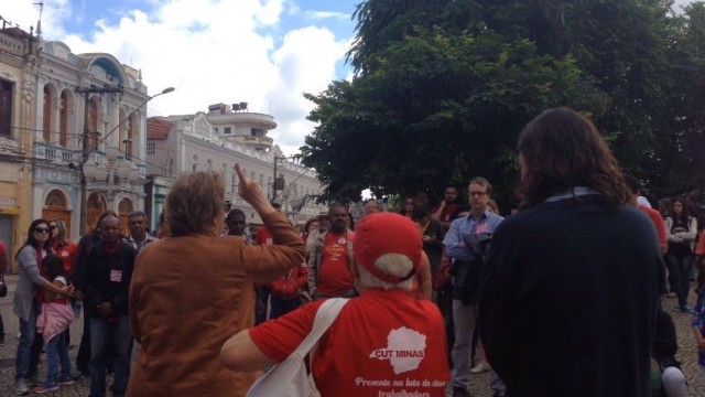 Manifestantes protestam contra o impeachment em Juiz de Fora 10 Eduardo Maia