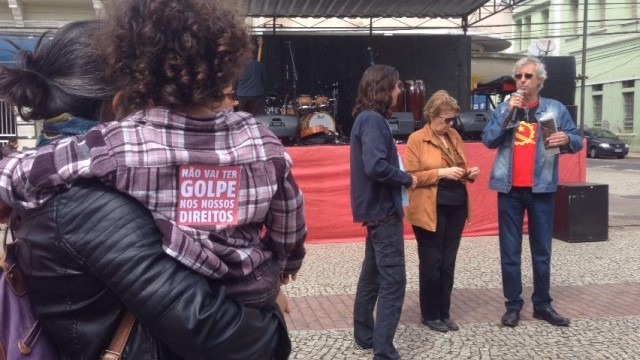 Manifestantes protestam contra o impeachment em Juiz de Fora 9 Eduardo Maia